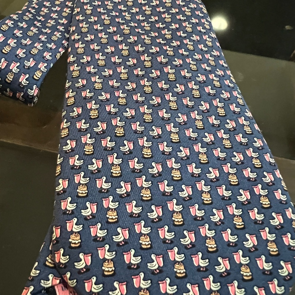 Vineyard vines pelican tie